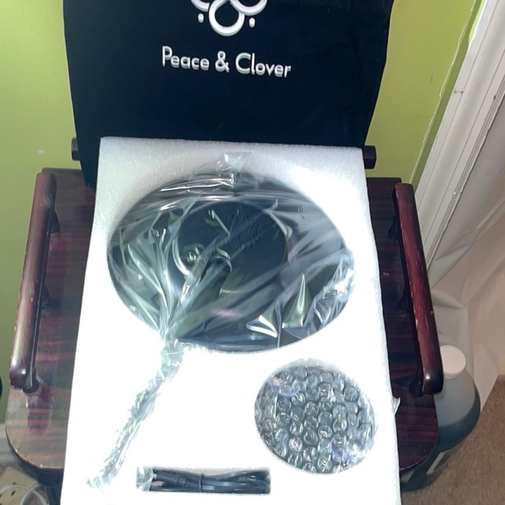 🆕 Peace & Clover HD Glass LED Makeup Mirror - Picture 2 of 13